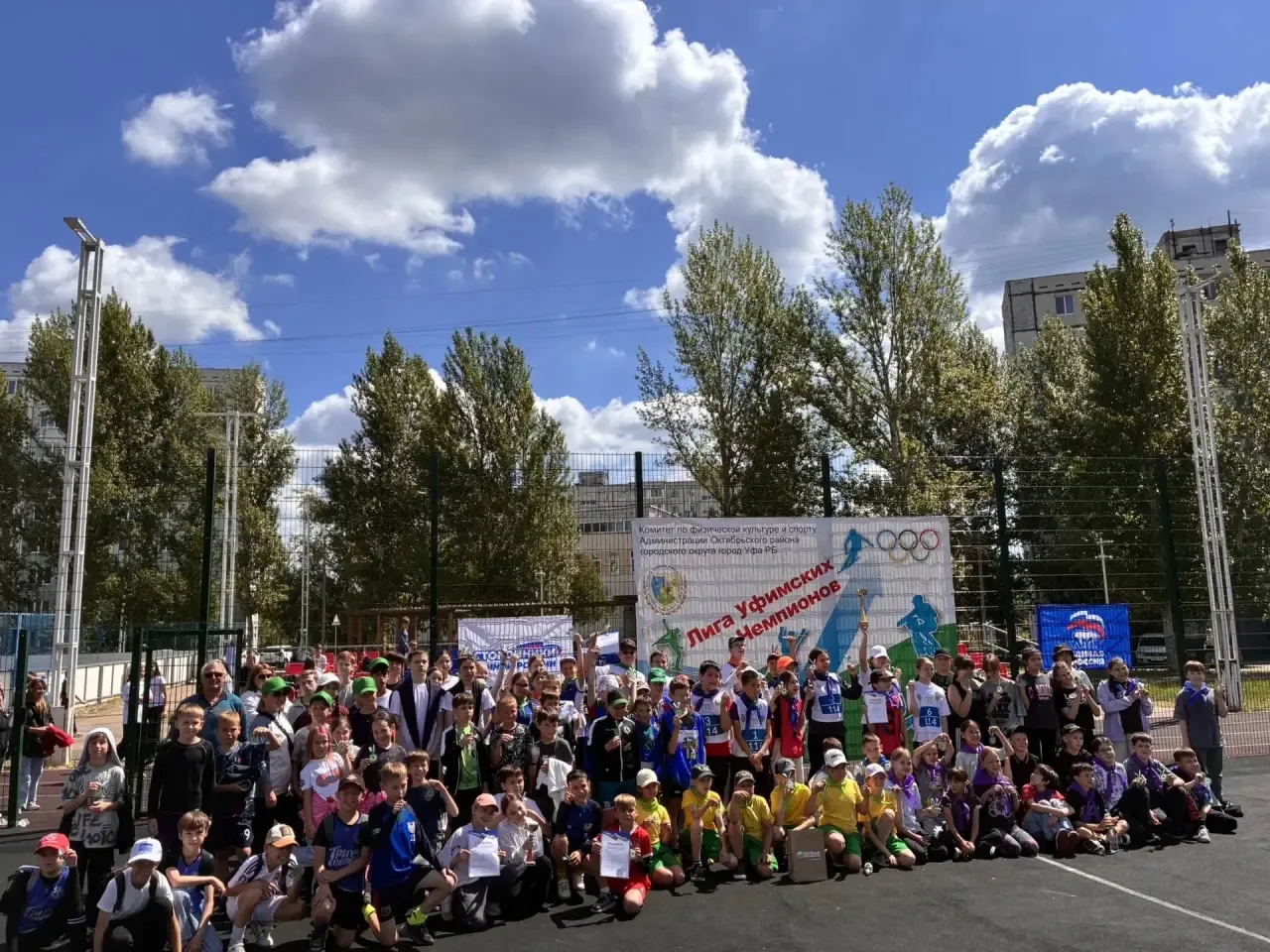 🥉Команда школы № 88 заняла 3  место в соревнованиях по мини-футболу в рамках спортивно...