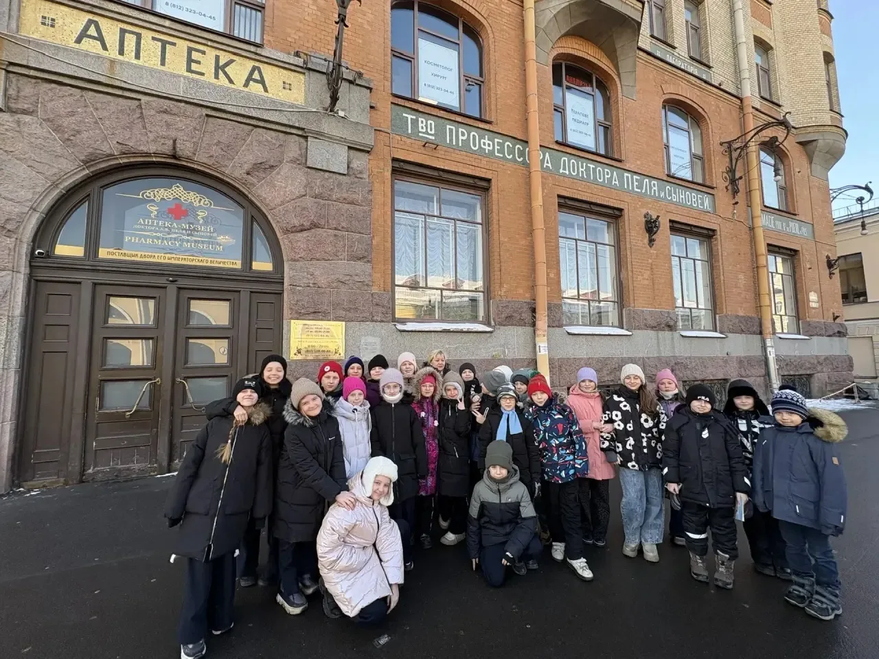 Тайны Васильевского острова: 4 «В» в гостях у аптекаря Пеля! 🕯🧬  Есть в Петербурге места, где истори