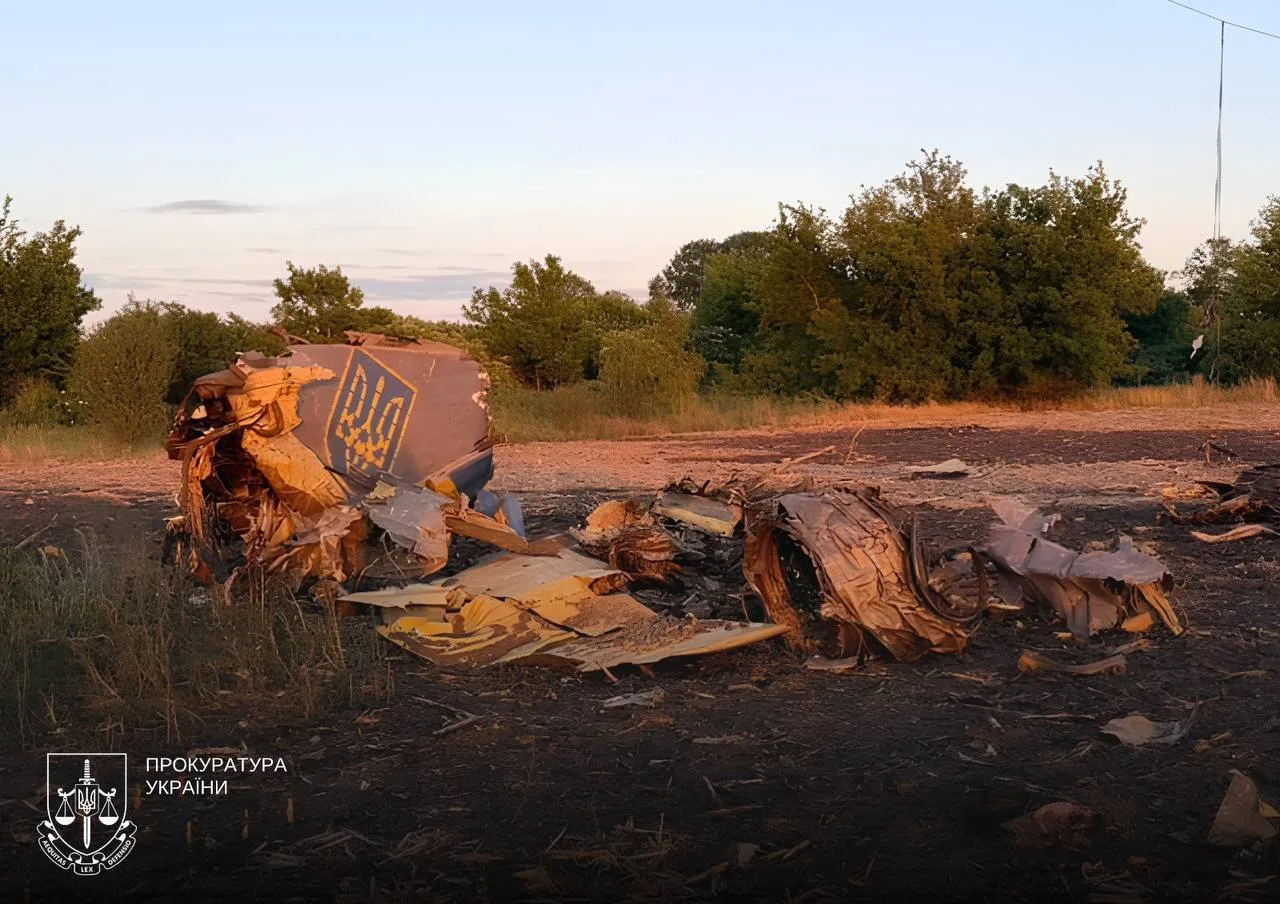 Фото разбившегося в Хмельницкой области Су-24М петушиных сил Украины.