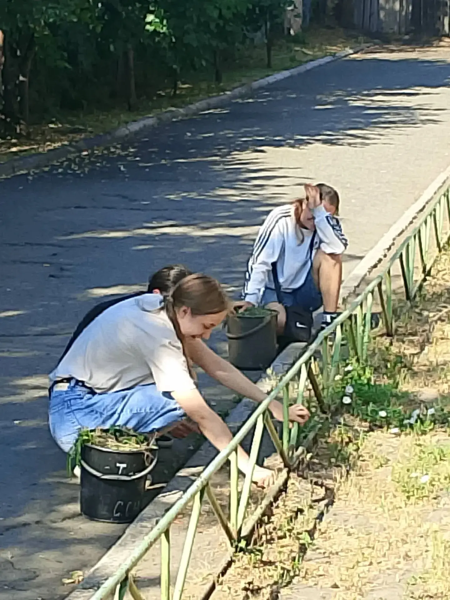 Трудовой десант первых 🌿

Активисты «Первых» нашей школы провели трудовой десант и внесли свой вкла