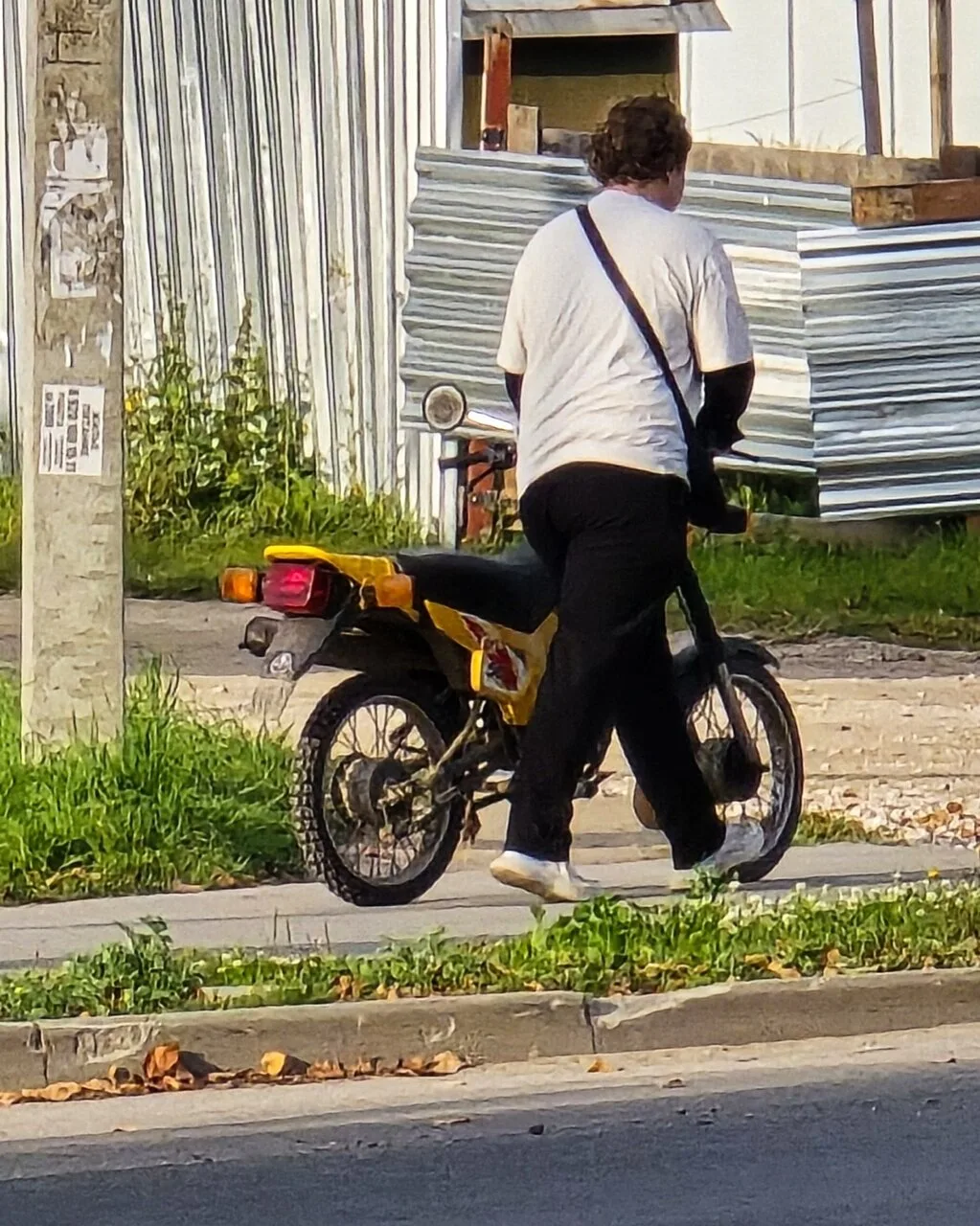 ⛔СУРОВЫЙ МЕСТНЫЙ ФИТНЕС:
Купить питбайк ради катания — ❌
Купить питбайк, чтобы искать бензин — ✅

Же
