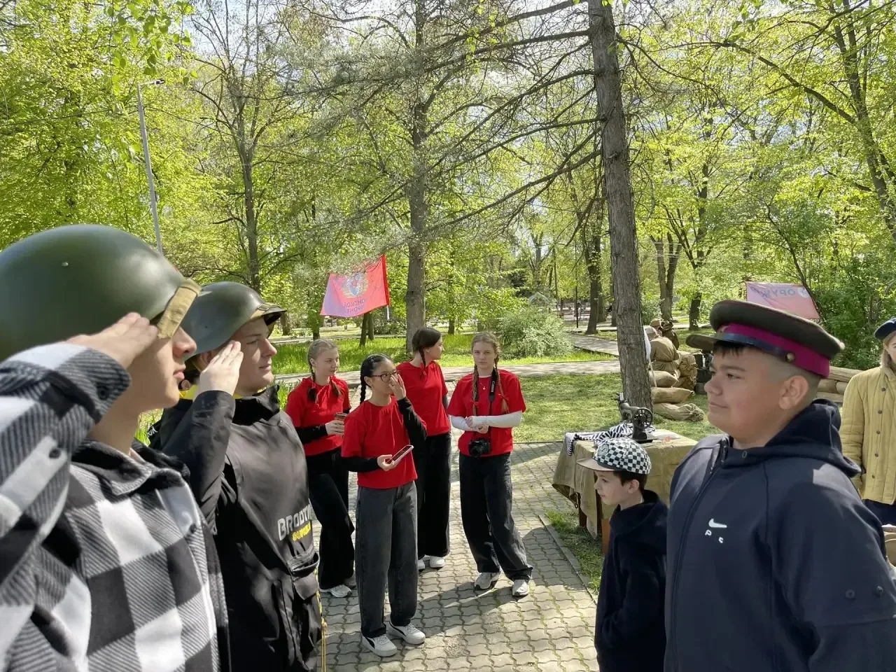 Чтобы помнили: экскурсия в преддверии 9 Мая 🌟  "Нет в России семьи такой, где не памятен свой герой.