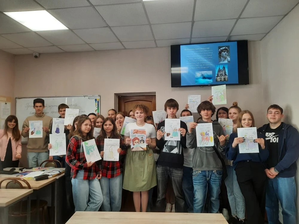 🔥 Заседание арт-клуба: погружение в мир красок и бисероплетения.  Участники арт-клуба под руководств