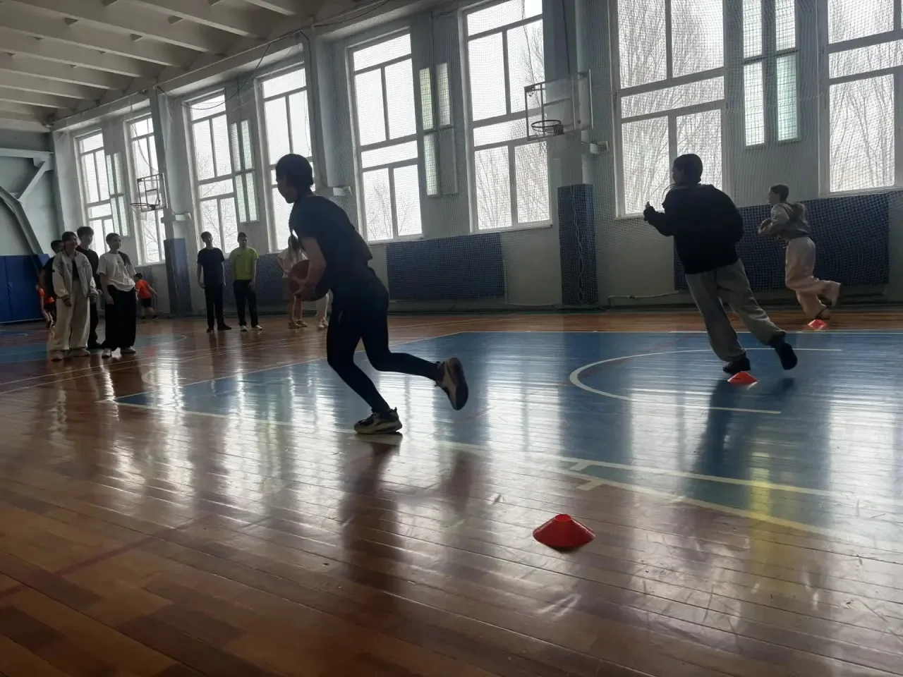 Зарядились здоровьем на все 100! 🏃‍♀️🏃‍♂️  Сегодня в стенах нашей любимой 175-й школы было жарко, ка