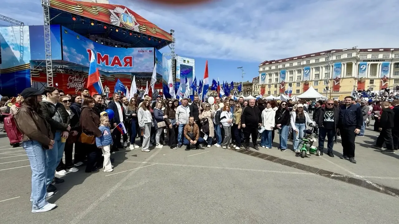 🇷🇺 С Праздником весны и труда!