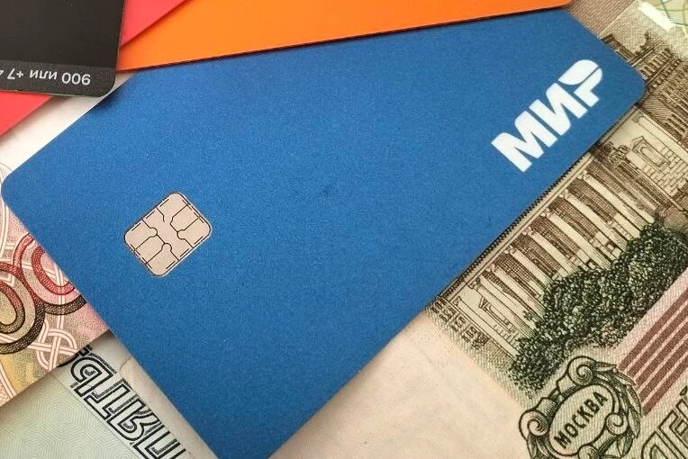 За полгода в Тамбовской области держатели 2,5 млн банковских карт воспользовались ими 1...