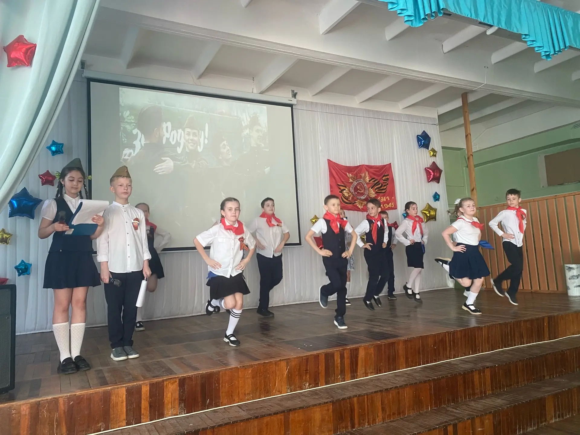 🎗️ Концерт ко Дню Победы от учащихся начальной школы!  Накануне ребята выступили с праздничной прогр