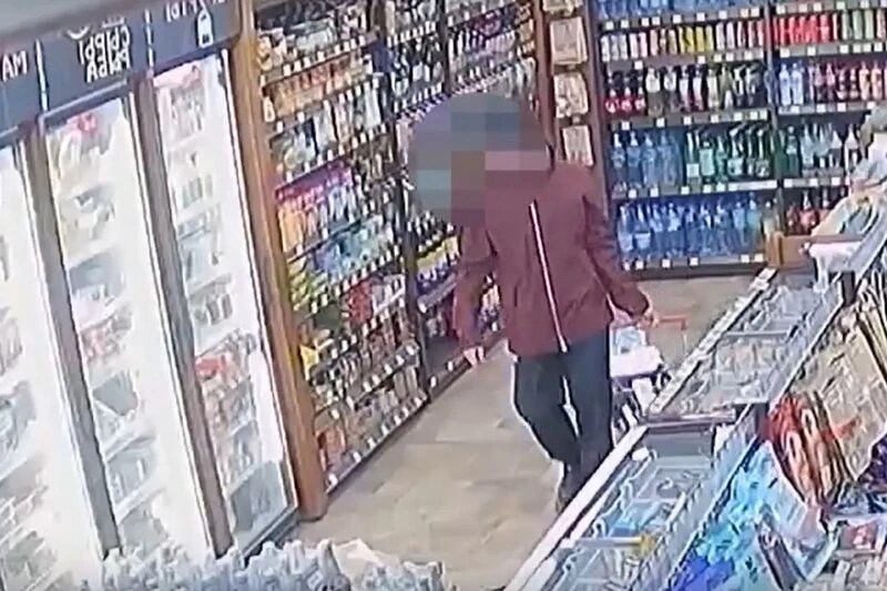 Жители Свердловской области совершили кражи на 50 000 рублей в зауральских магазинах

Теперь им гроз