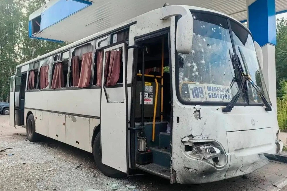 ⚡️ 19 человек пострадали при атаке БПЛА на автобус в Шебекино

18 пострадавших госпитализированы, ше