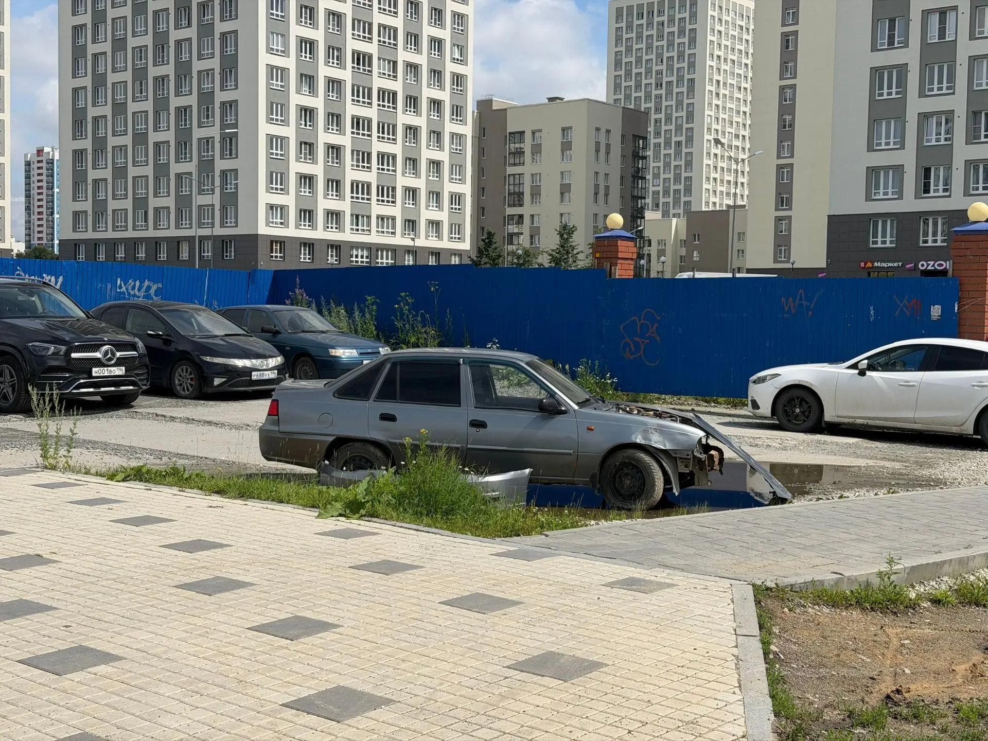 Увидел очередь на АЗС в Академе и психанул: пересел на электросамокат? 🤣