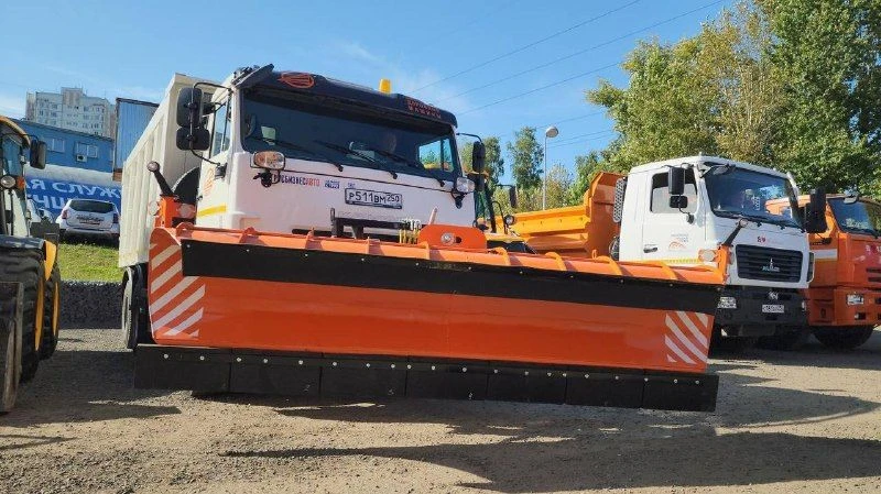 🚜 Подмосковье готовит дорожную технику к зиме. На совещании у губернатора обсудили под...