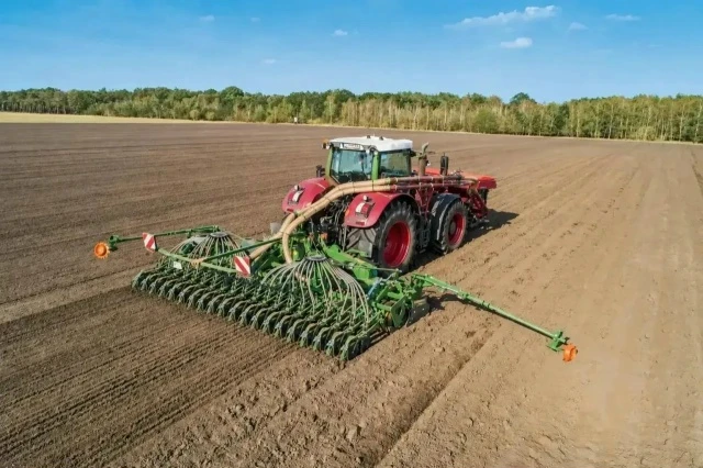 В Архангельской области продолжается посевная кампания 🚜