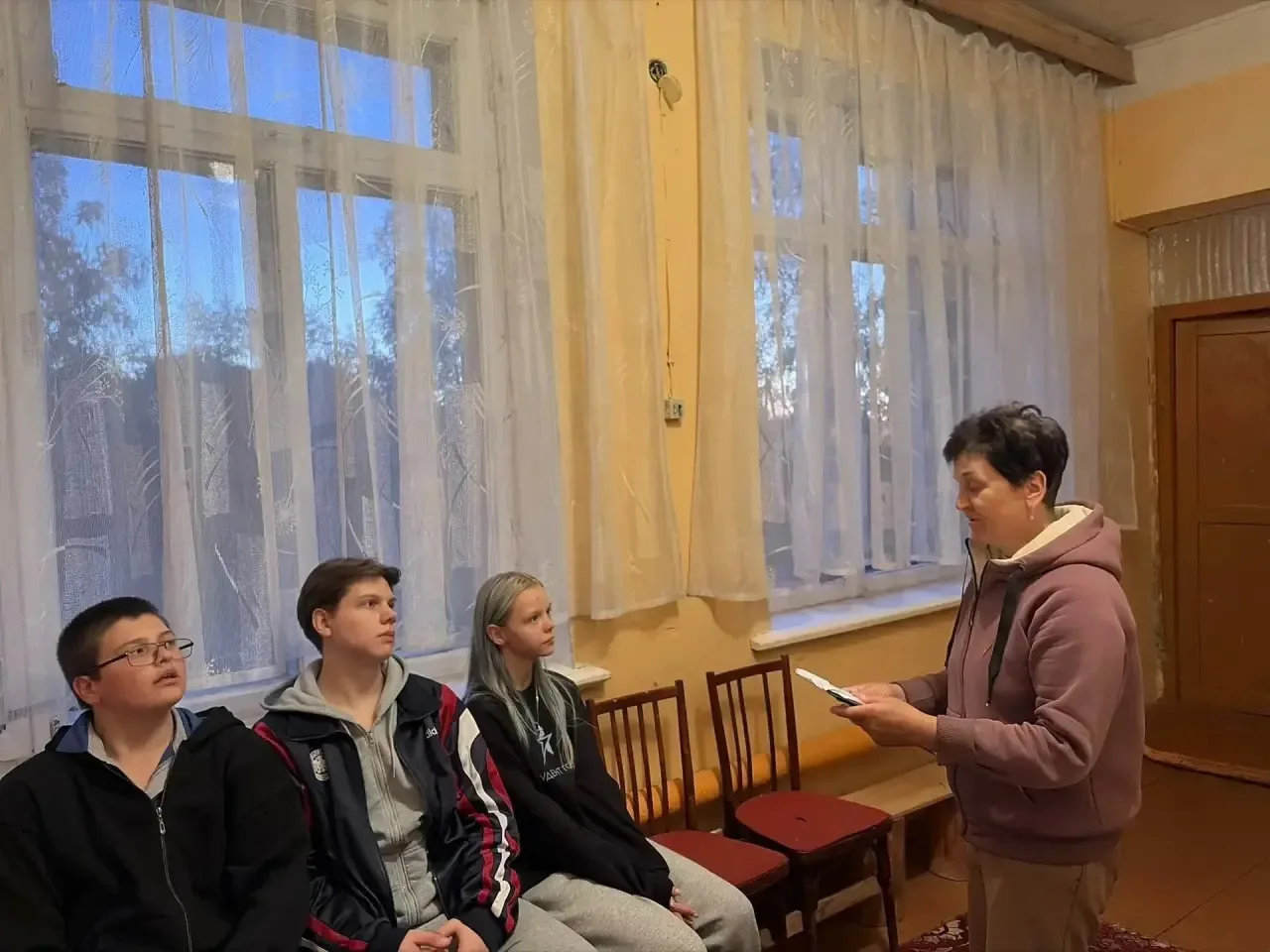 В Николаевском сельском клубе прошла важная беседа «Мы против террора». Ученики обсудили правила без