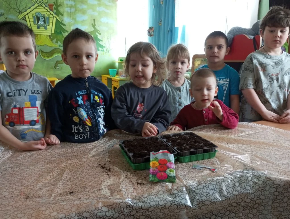 "Центр развития ребенка Селищенский детский сад " Сказка" На занятии в детском саду дети посадили на