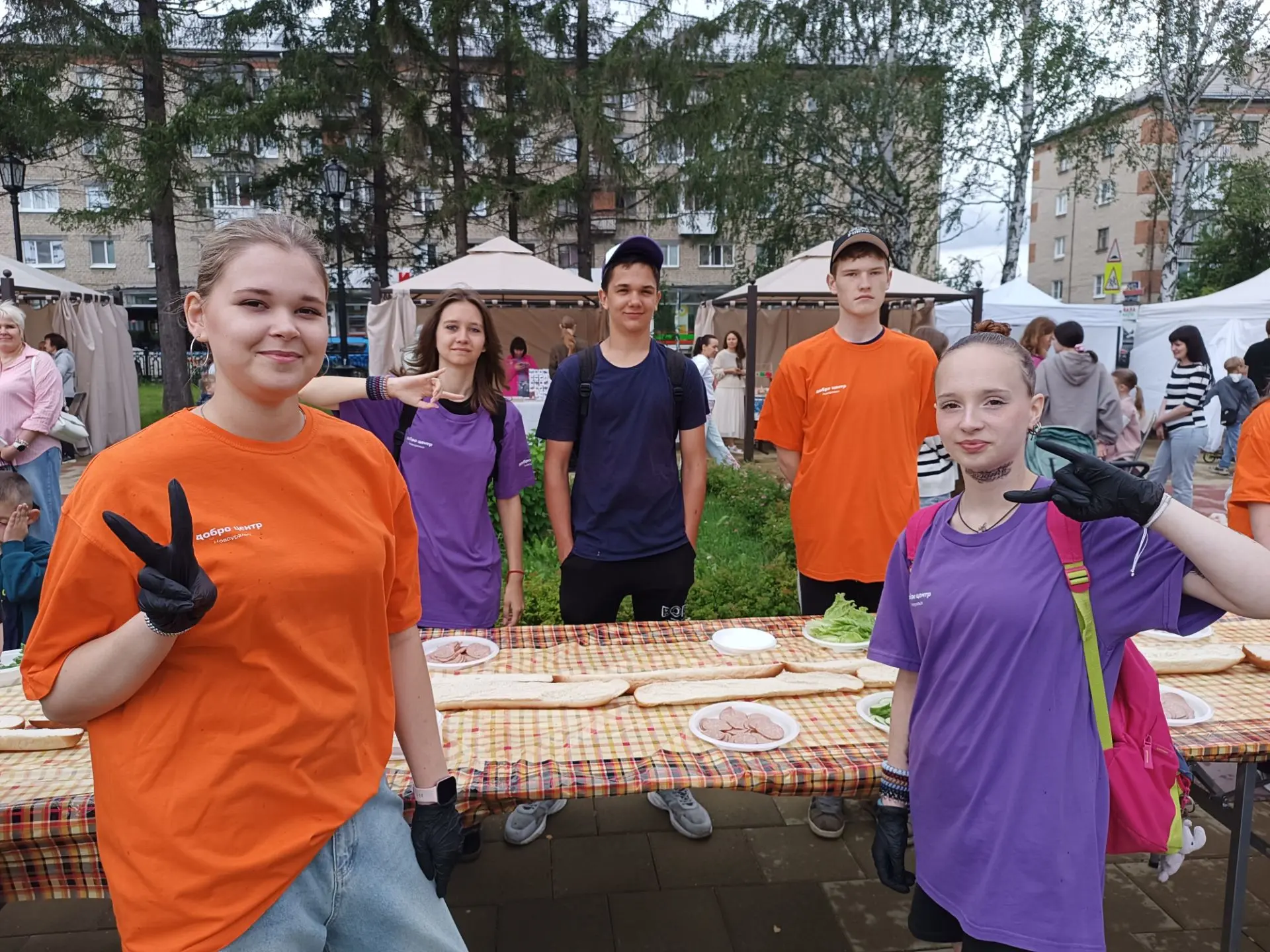 В субботу молодёжный трудовой отряд внёс свой вклад в проведение городского гастрономич...