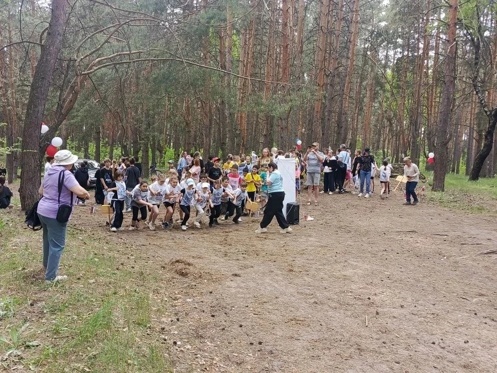 В Победном забеге, организованном подростковым клубом «Бригантина», приняли участие уче...