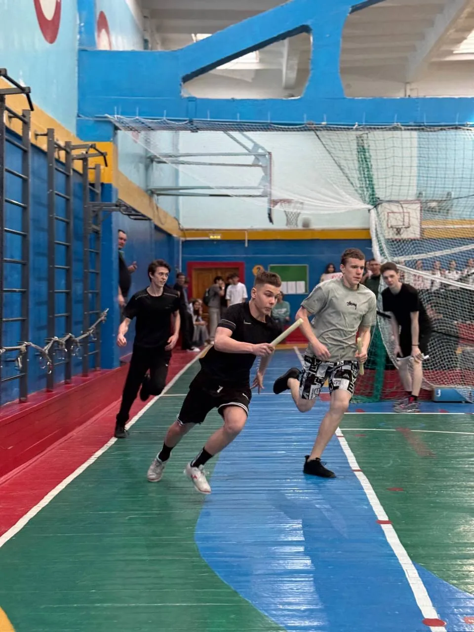 Сила, мужество и воля к победе: в лицее прошли соревнования «А ну-ка, парни»! 🇷🇺💪  В преддверии Дня 