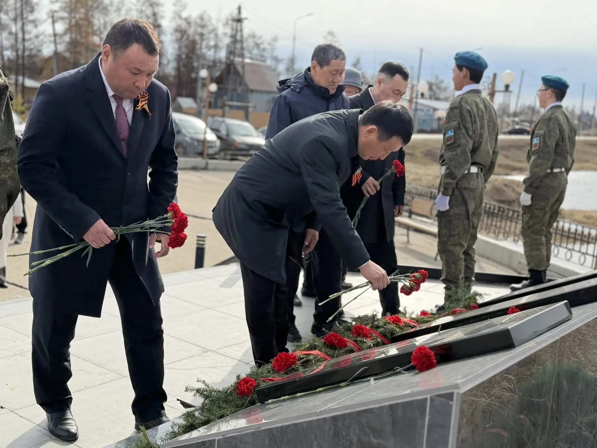 УЛУУ КЫАЙЫЫ КҮНЭ МАЙАҔА  Улуу Кыайыы 81 сылын бэлиэтиир тэрээһин Майа сэлиэнньэтигэр Кыайыы Монумены