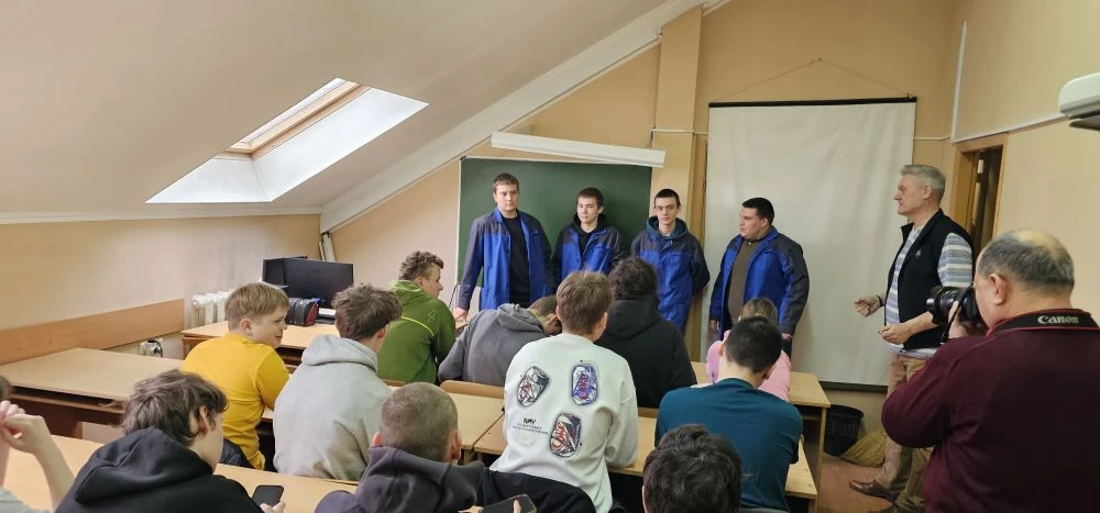 ✅ Сегодня — новые горизонты для наших старшеклассников!

🚗 Для парней из 9-х классов мы организовал