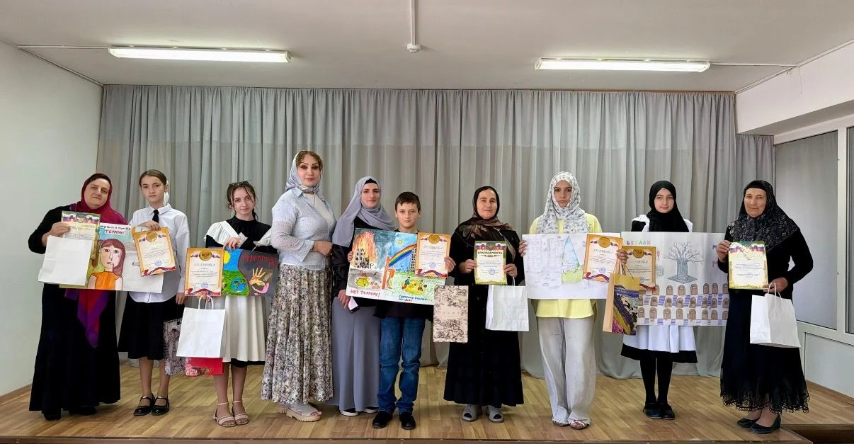 В Казбековском районе подвели итоги конкурса детских рисунков «За мир без террора!»