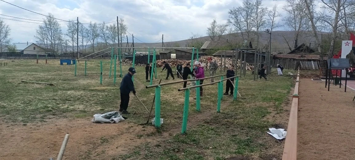 🔥Майский десант чистоты: в нашей школе прошёл традиционный субботник.