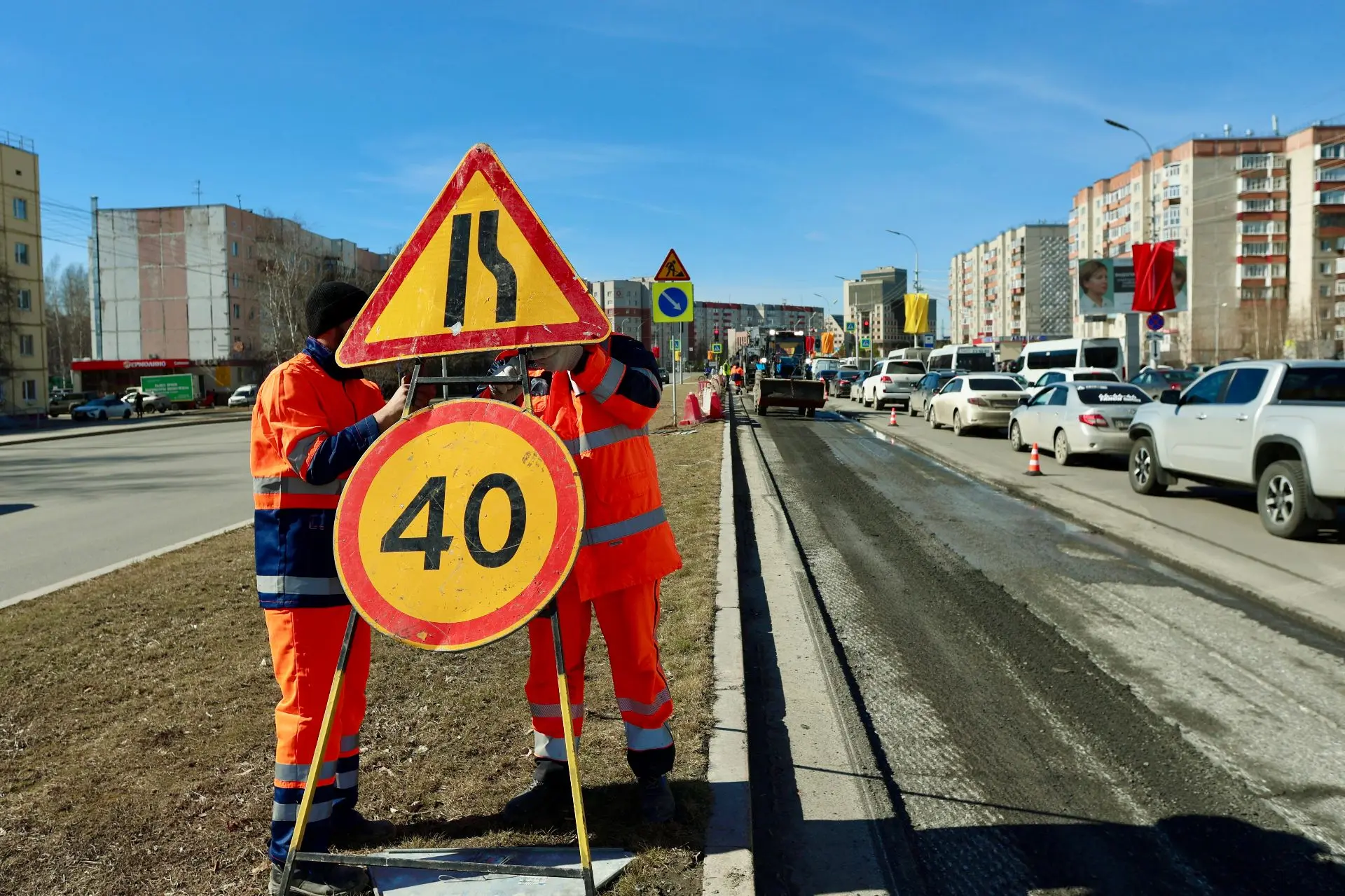 Более 20 км дорожного полотна обновят в Сургуте: стартовали основные работы масштабной ремонтной кам