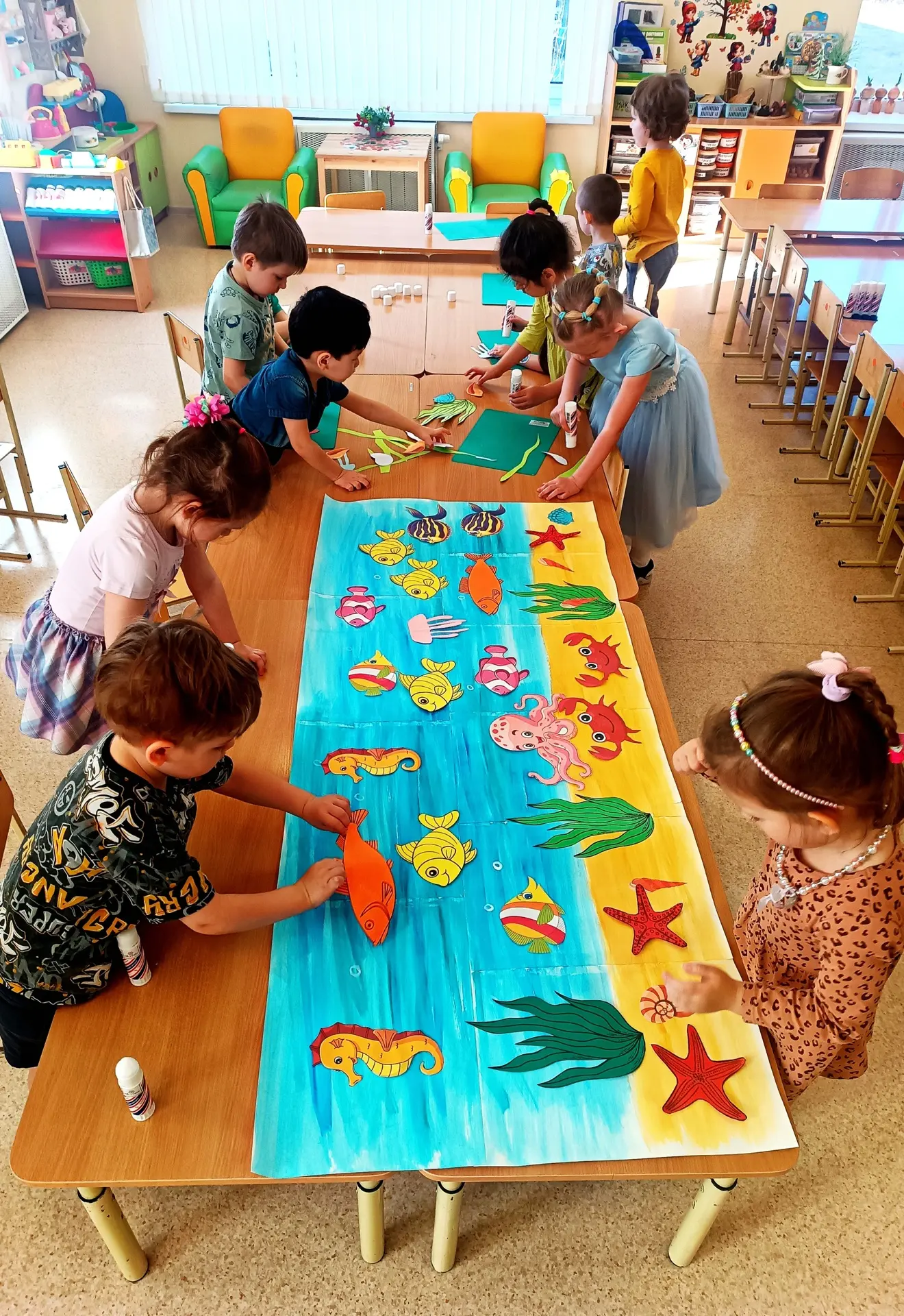 🐳 Не просто рисовали, а создали целый океан! День водных животных в группе «Радуга»  3 апреля в дошк