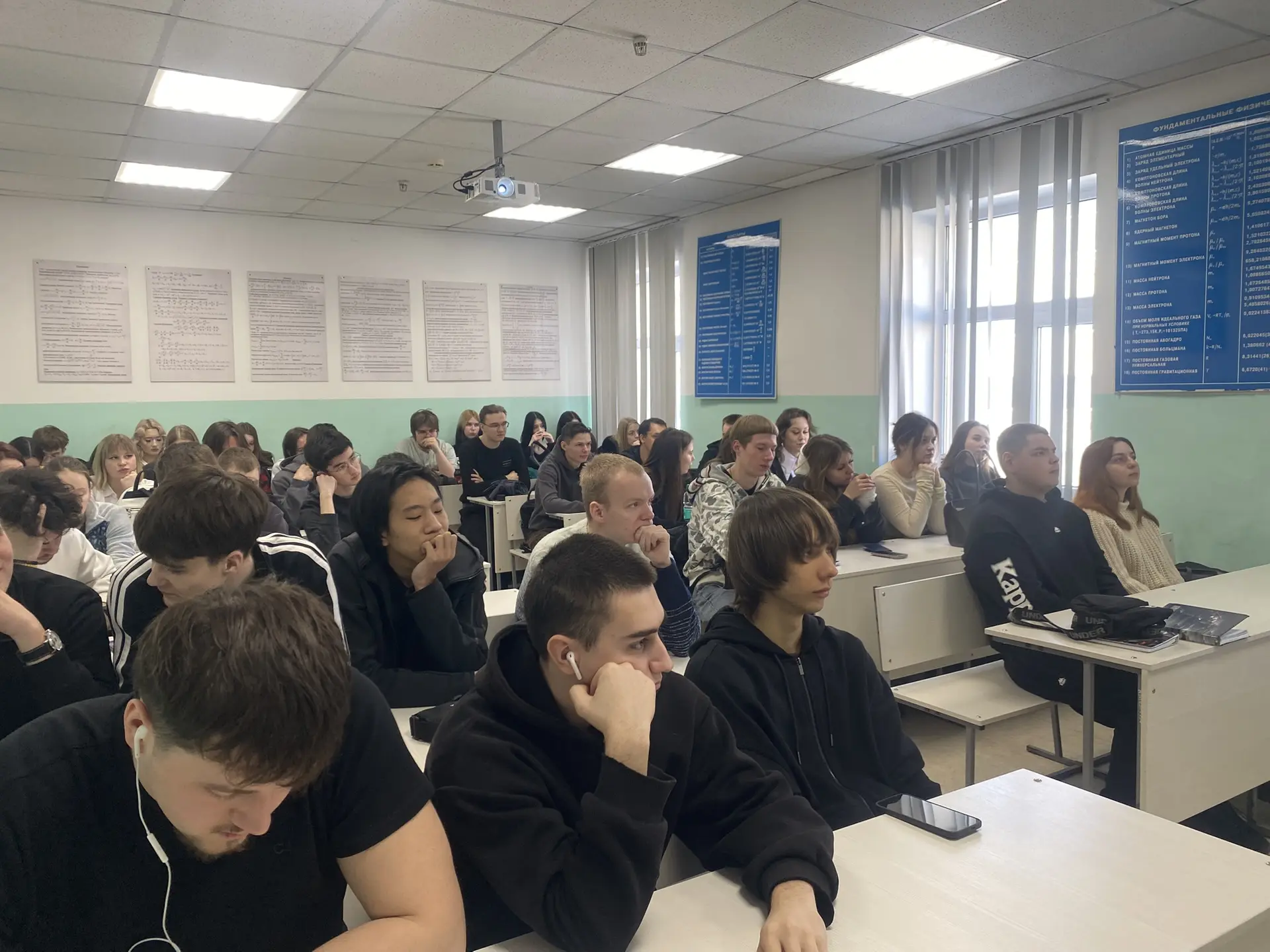 «Твой ход — лето 2026»: Сахалинские студенческие отряды презентовали направления работы в СахИЖТ  11