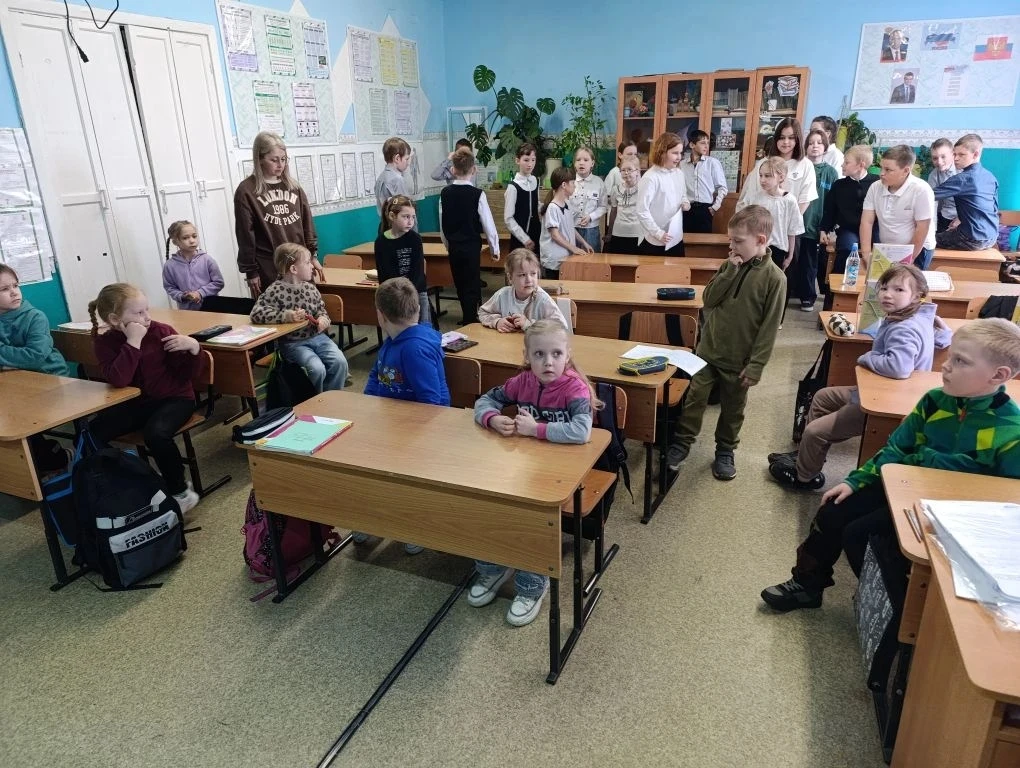 Для детей подготовительной группы Ягодки состоялась экскурсия в среднюю общеобразовательную школу им