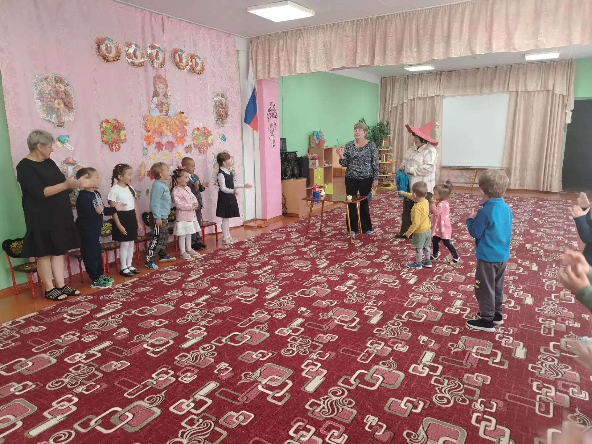 Наступил сентябрь, а вместе с ним и самый первый праздник в новом учебном году -  День ...