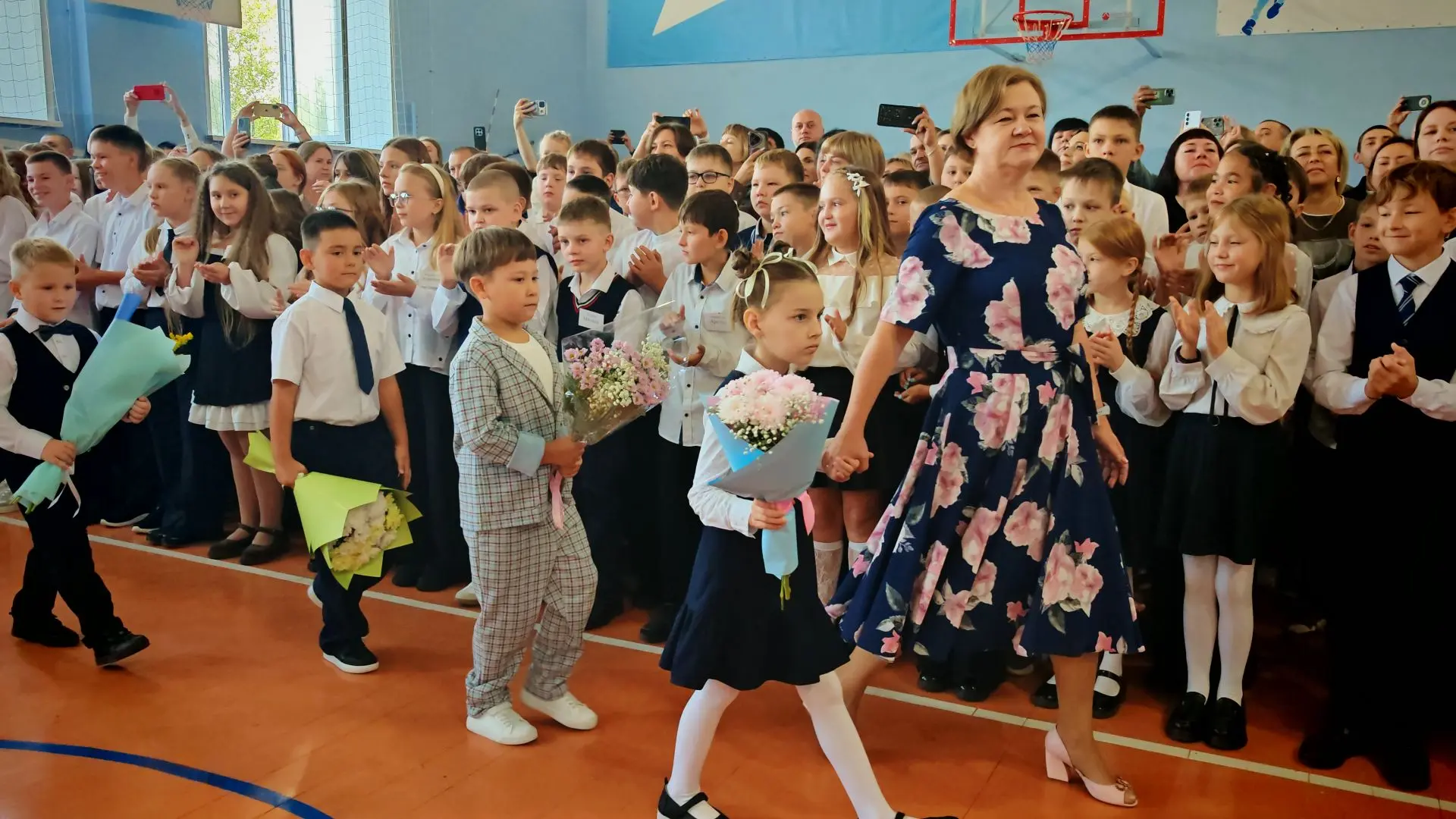 С Днём знаний, наша школа!