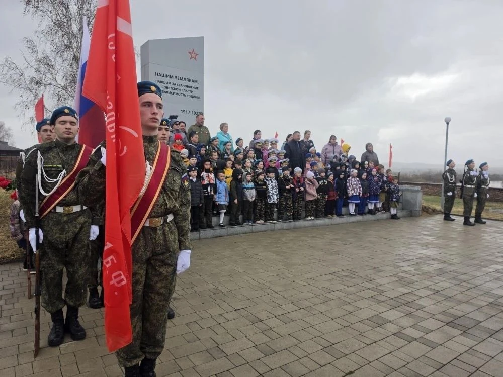 8 мая произошло
по‑настоящему трогательное
событие: старшеклассники
военно‑патриотического клуба«Дес