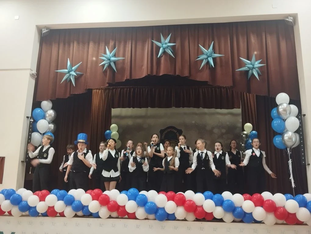 🎓 В Губернаторском лицее прозвенел Последний звонок!  Сегодня для 46 одиннадцатиклассников прозвучал