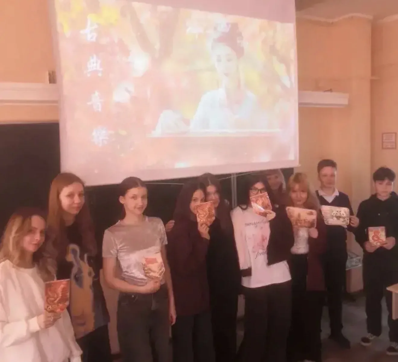 📚 🏮 ИЗ ПЕРВЫХ УСТ: ПРОФОРИЕНТАЦИЯ С КИТАЙСКИМ КОЛОРИТОМ В 7-Х КЛАССАХ 🏮  Сегодня в МБОУ г. Пушкино «