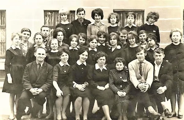 Школа №65, 11в класс с Екатериной Петровной и Верой Ивановной. Закамск. 1960-е гг.