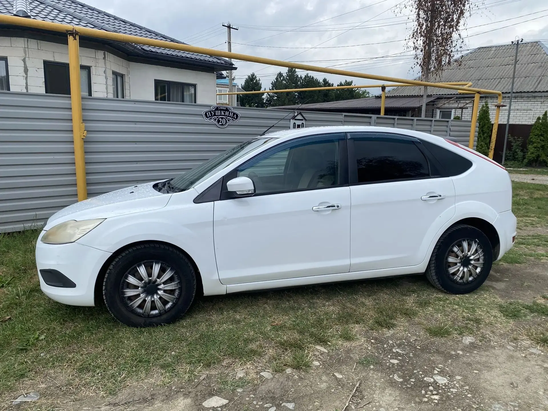 🚘Продаётся  белый Ford Focus, 2011 года выпуска, в хорошем состоянии.