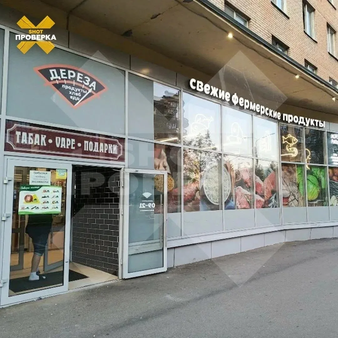 Тараканы у кассы и голуби в мясном цеху — жители дома в Петербурге пожаловались на ферм...