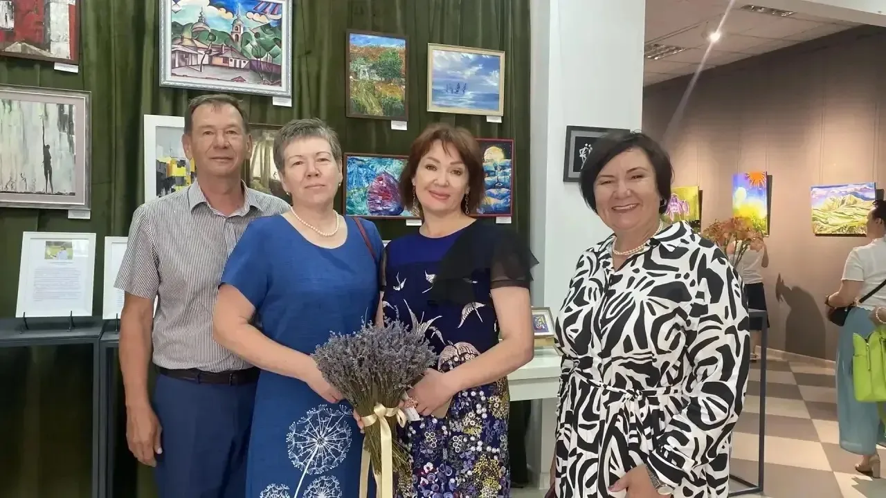 В Лабинске открылась выставка «Три грани творчества»