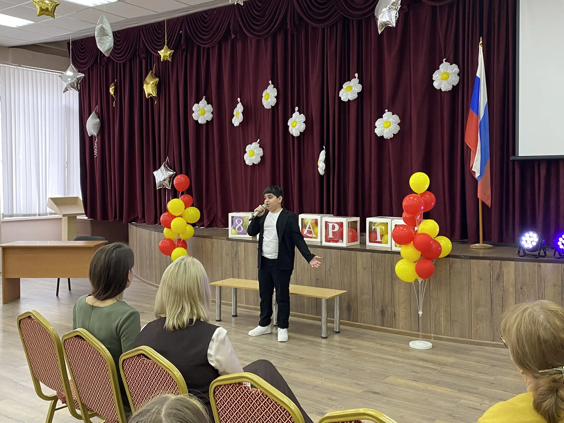 🌸 На прошлой неделе в МОУ СШ №5 прошел яркий и трогательный концерт, посвящённый Международному женс
