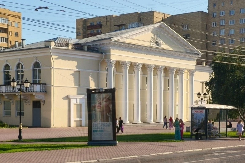 Здание бывшего кинотеатра «Родина» на улице Интернациональной в центре Тамбова передали в муниципаль