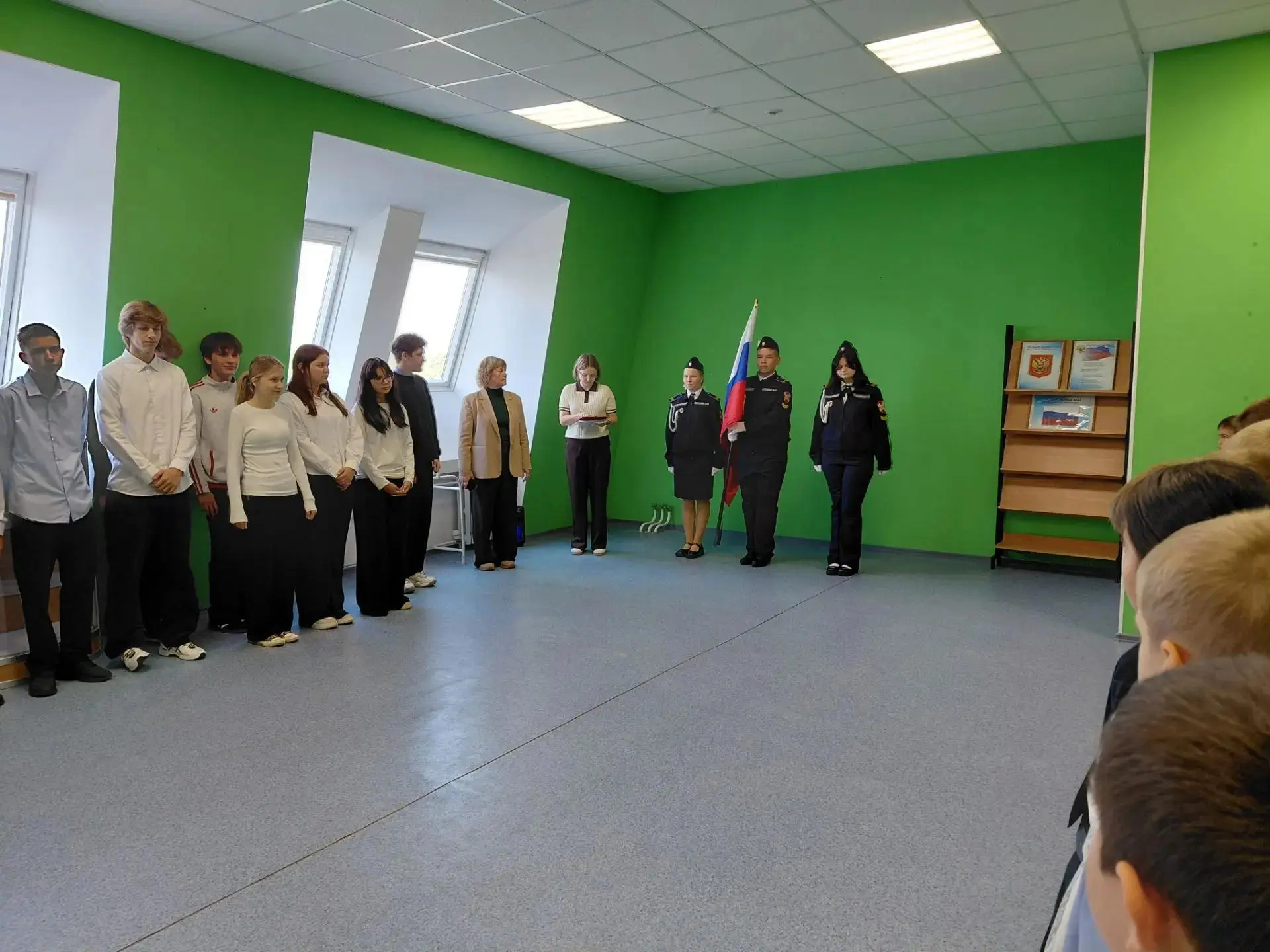 Новая учебная неделя в нашей школе началась с торжественной линейки! 🇷🇺