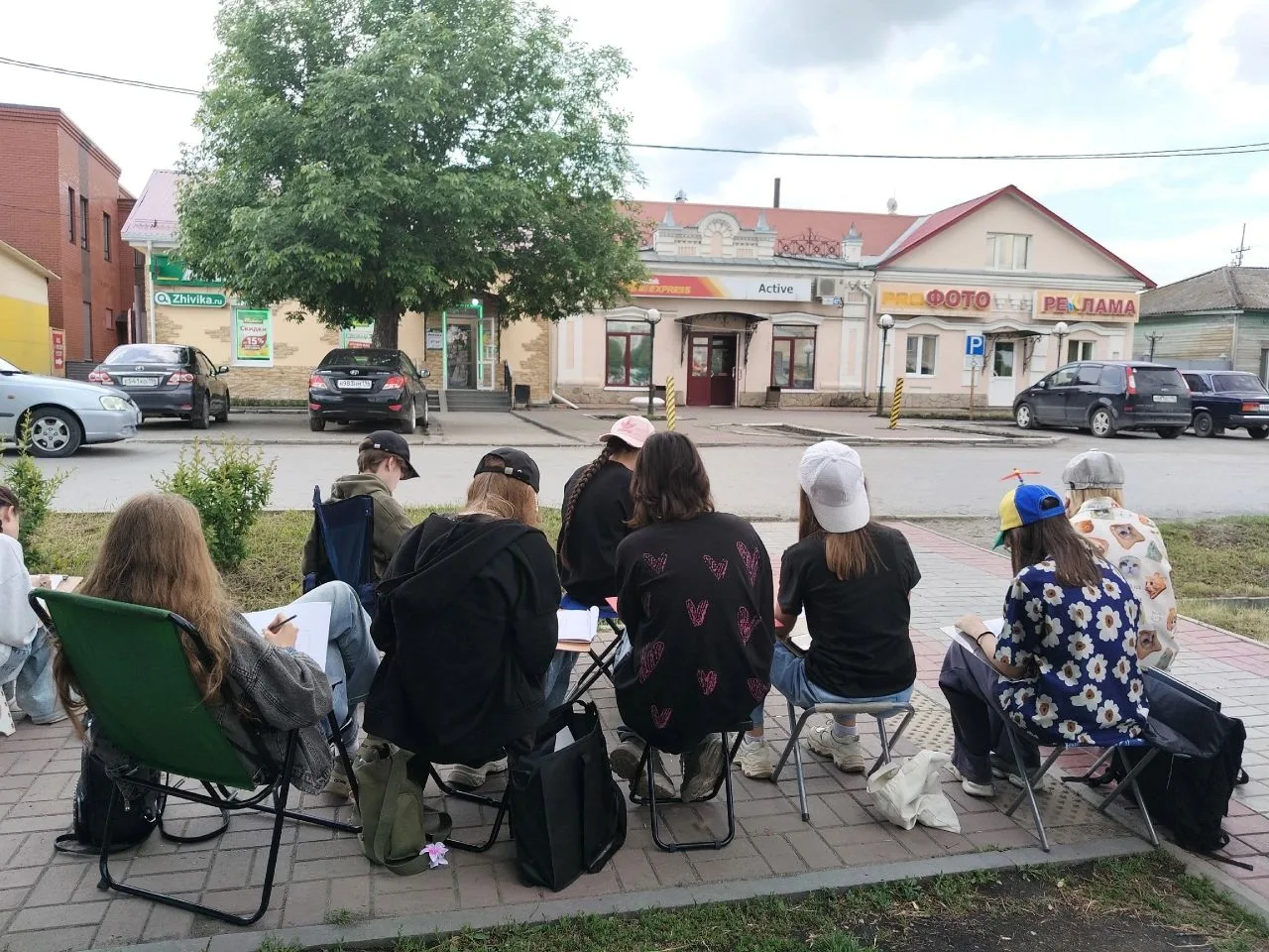 Ученики 5-х классов на пленэре🤫