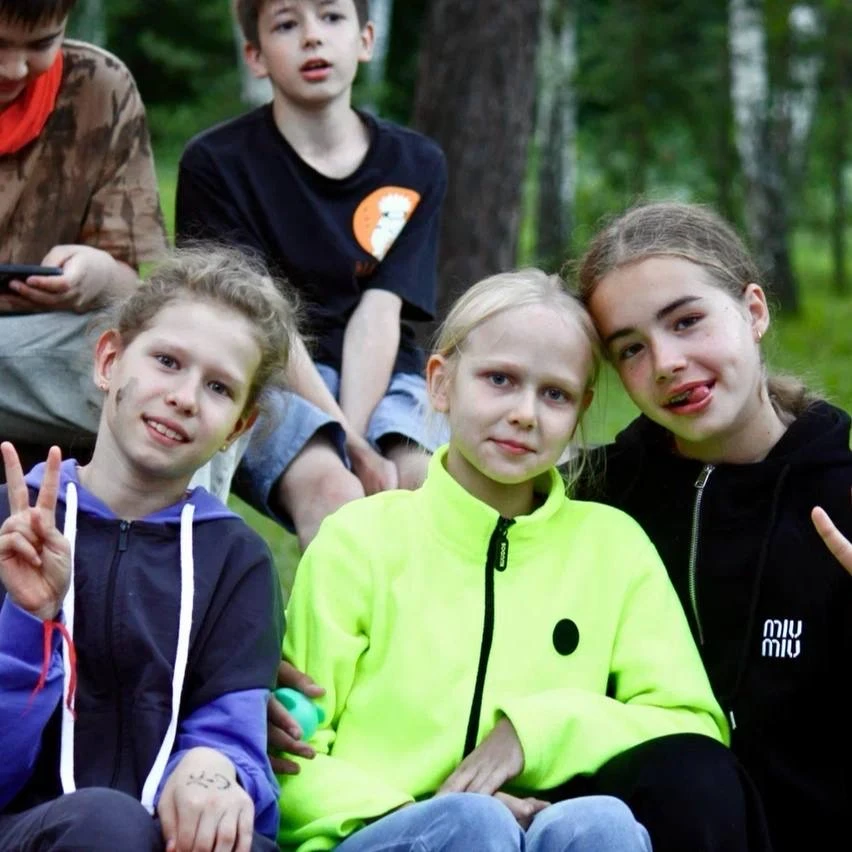 🌞 Лето в самом разгаре, а наши приключения продолжаются!

🎤Сейчас в лагере проходит 2 смена, и реб