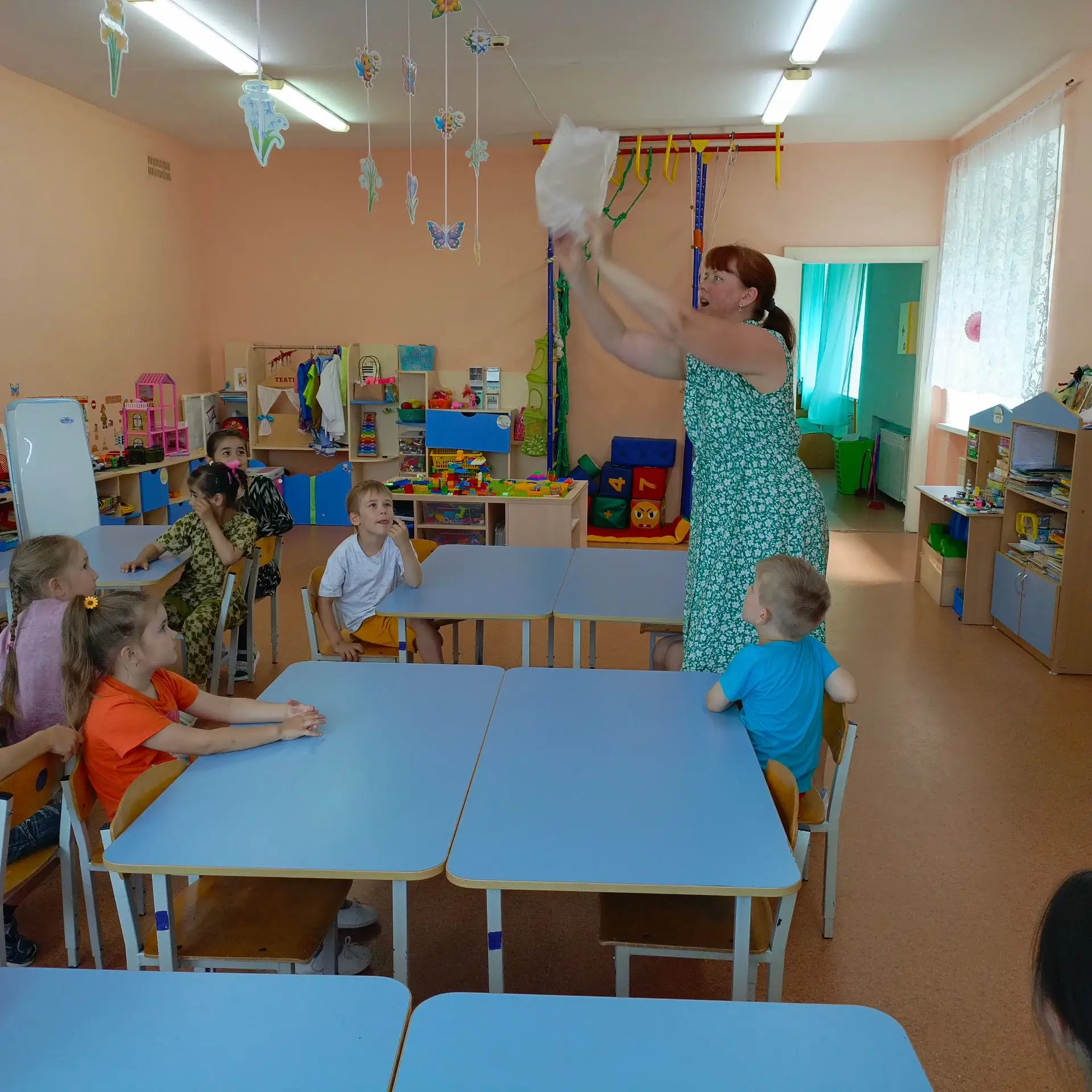 🌟 Воздух — невидимка, а мы его поймали! 🌟

Сегодня наши «Жемчужинки» превратились в настоящих иссл