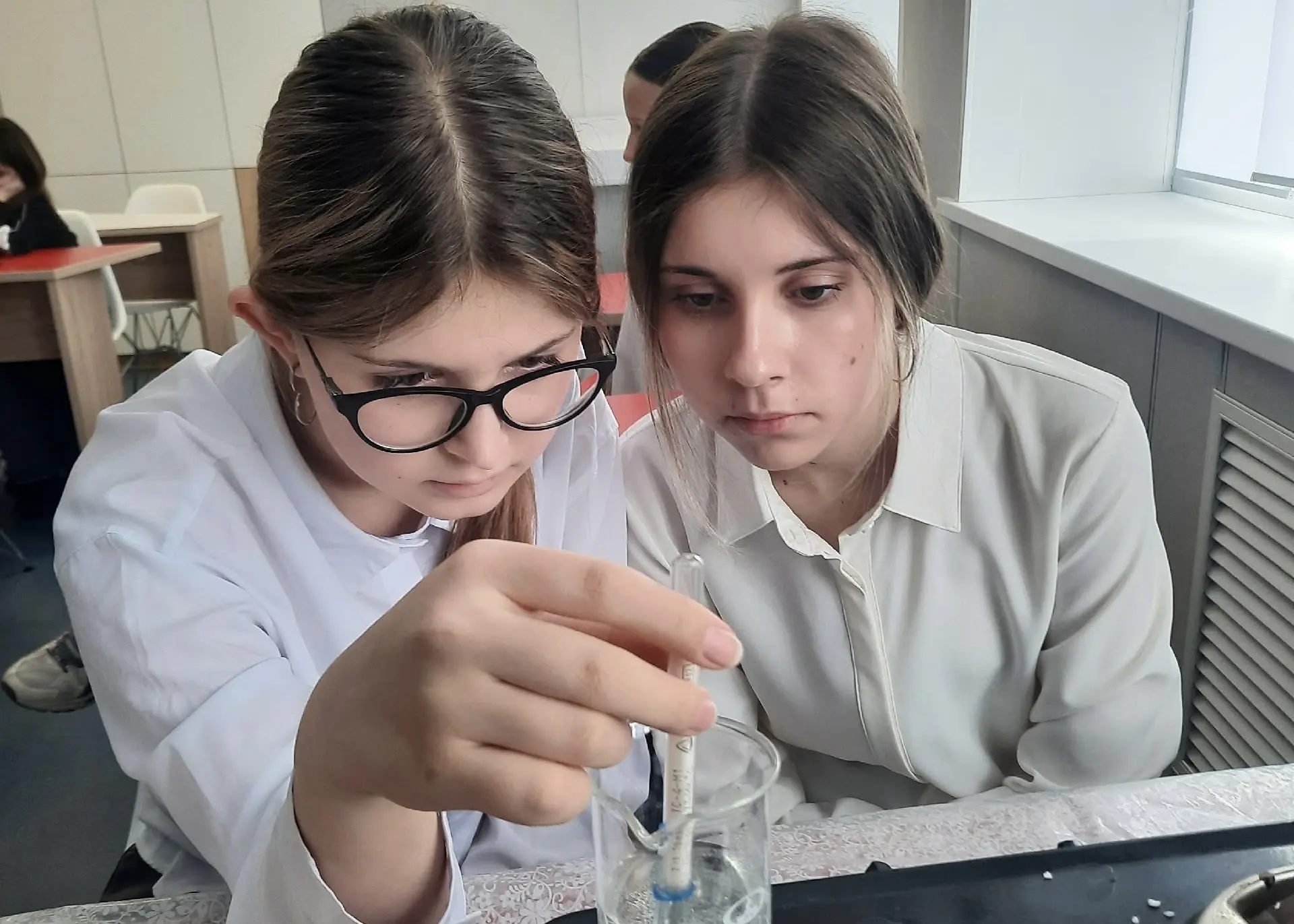 🧪 В агротехнологических классах Углянца прошли практические занятия с участием индустриального партн