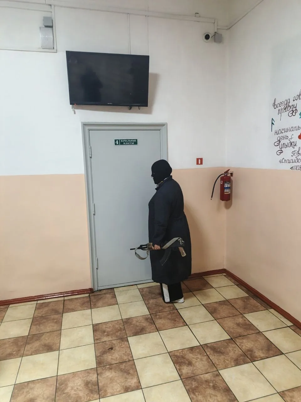 1 июня 2026 года, в разгар летних каникул, на территории лагеря с дневным пребыванием, ...