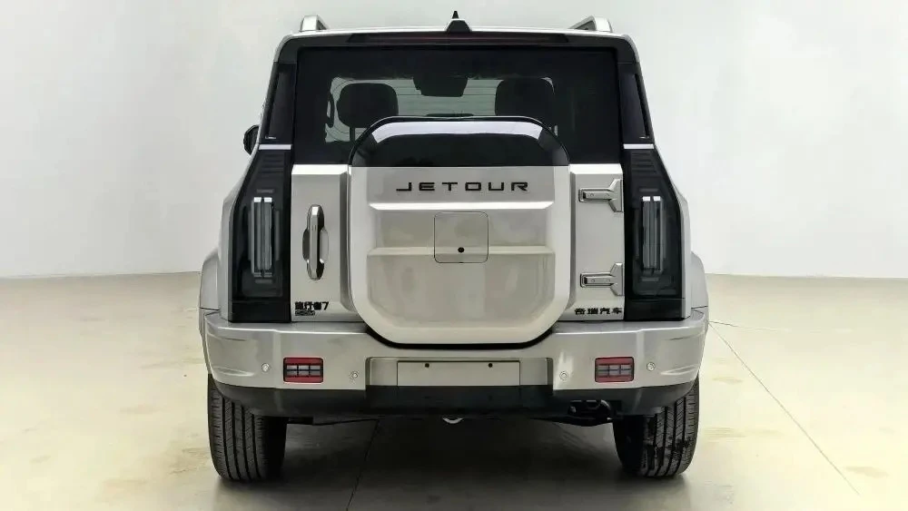 Компания Jetour получила разрешение на производство двух новых кроссоверов: Traveller V7 и 7 C-DM.

