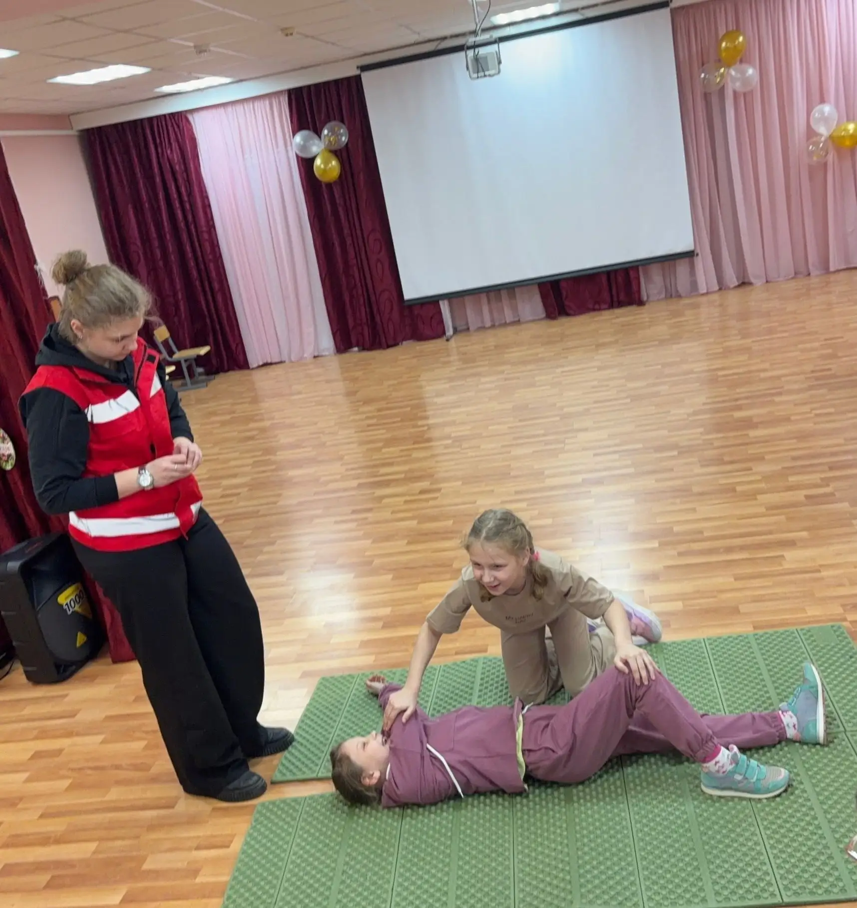 🌟Знакомство с основами спасения жизней ⁣ 🏡🏥Воспитанники Смоленского детского дома "Гнёздышко" принял