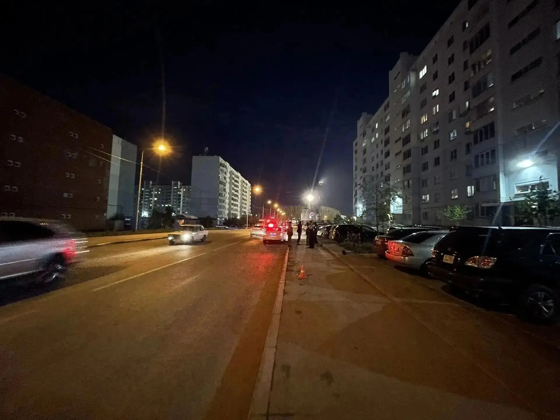 В Новосибирске школьница на электросамокате сбила ребёнка на тротуаре