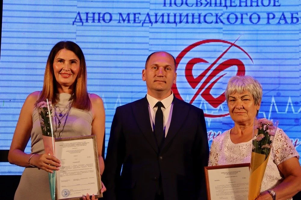 ЛЮДИ В БЕЛЫХ ХАЛАТАХ
 
Торжественное собрание в честь Дня медицинского работника России прошло 18 ию